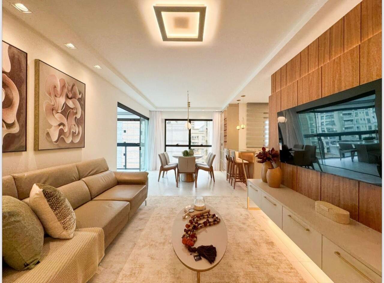 Apartamento à venda no Meia Praia: 