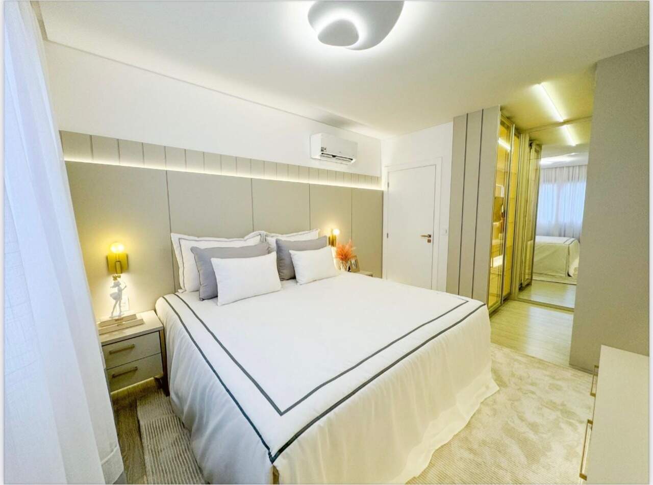 Apartamento à venda no Meia Praia: 