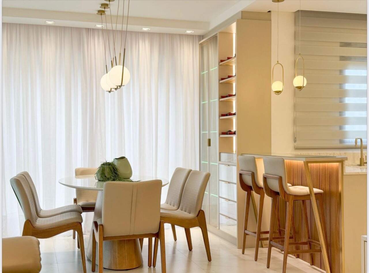 Apartamento à venda no Meia Praia: 