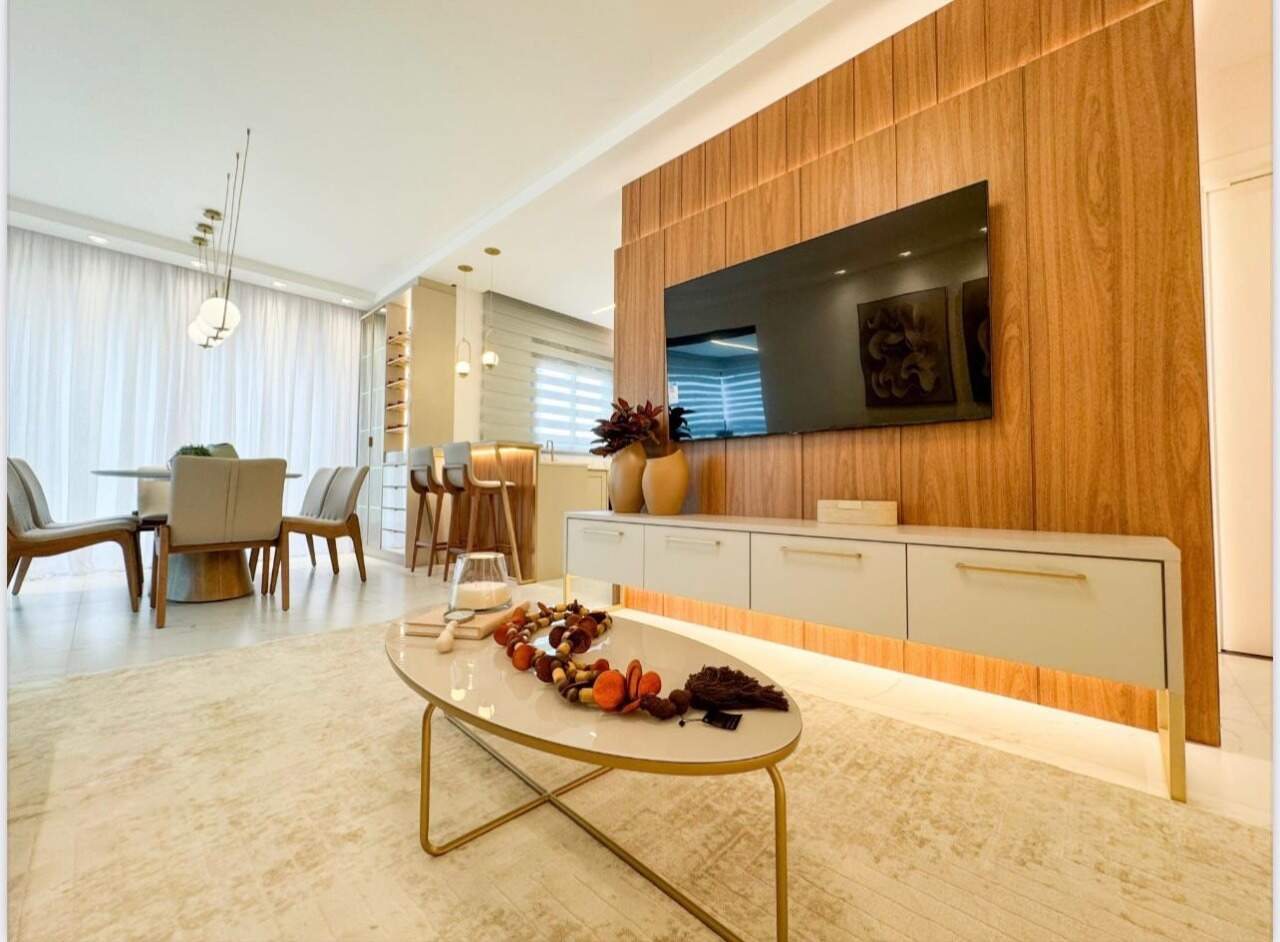Apartamento à venda no Meia Praia: 