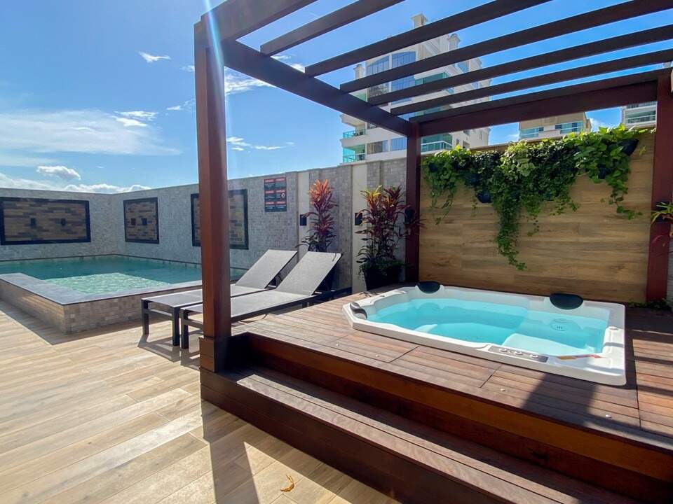 Apartamento à venda no Meia Praia: 