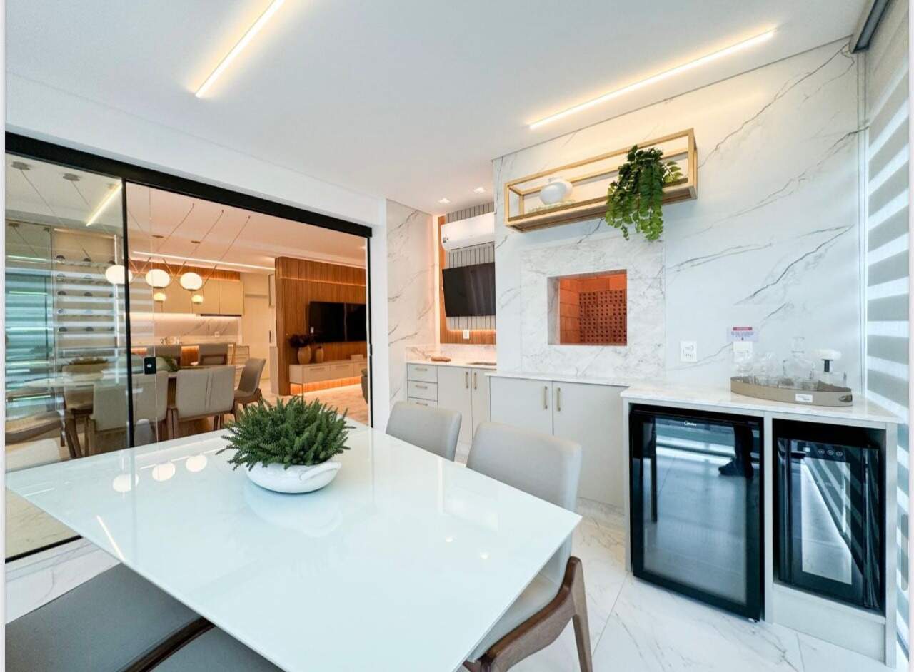 Apartamento à venda no Meia Praia: 