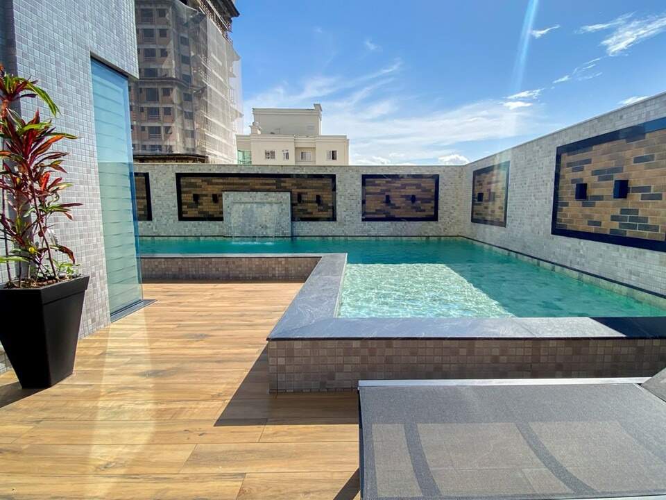 Apartamento à venda no Meia Praia: 