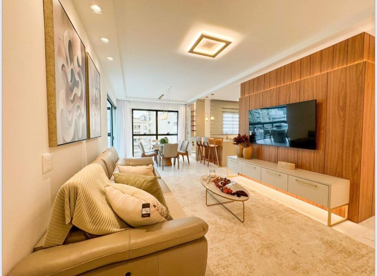 Apartamento à venda no Meia Praia: 