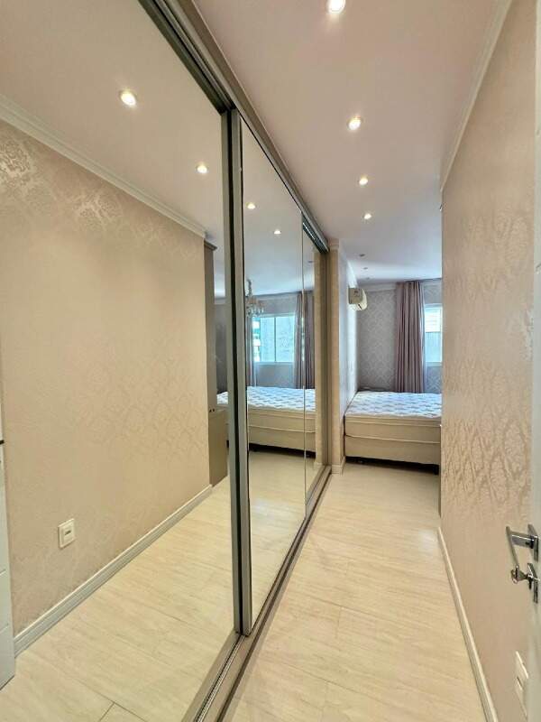 Apartamento à venda no Meia Praia: 
