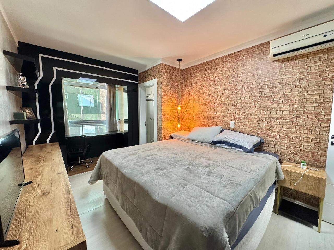 Apartamento à venda no Meia Praia: 