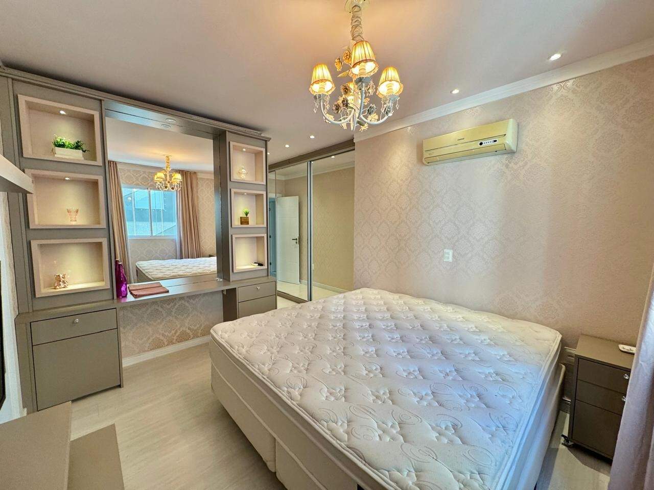 Apartamento à venda no Meia Praia: 