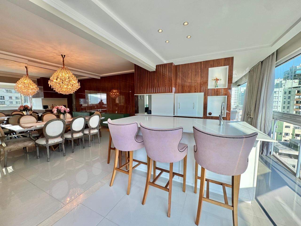 Apartamento à venda no Meia Praia: 