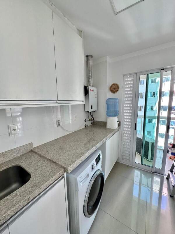 Apartamento à venda no Meia Praia: 