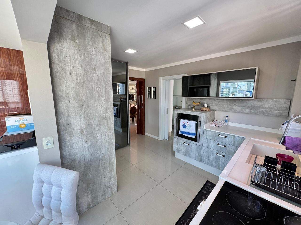 Apartamento à venda no Meia Praia: 