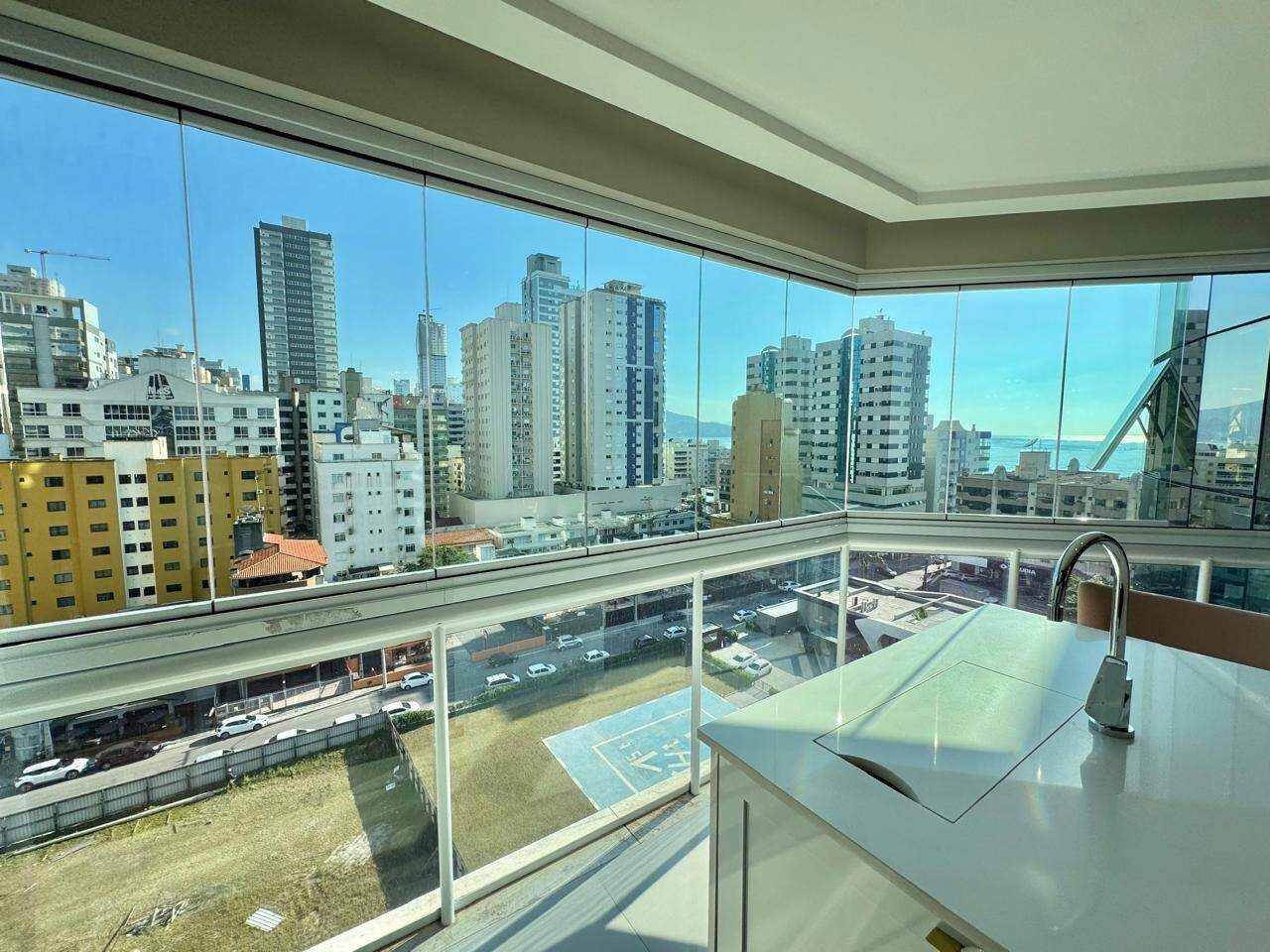 Apartamento à venda no Meia Praia: 
