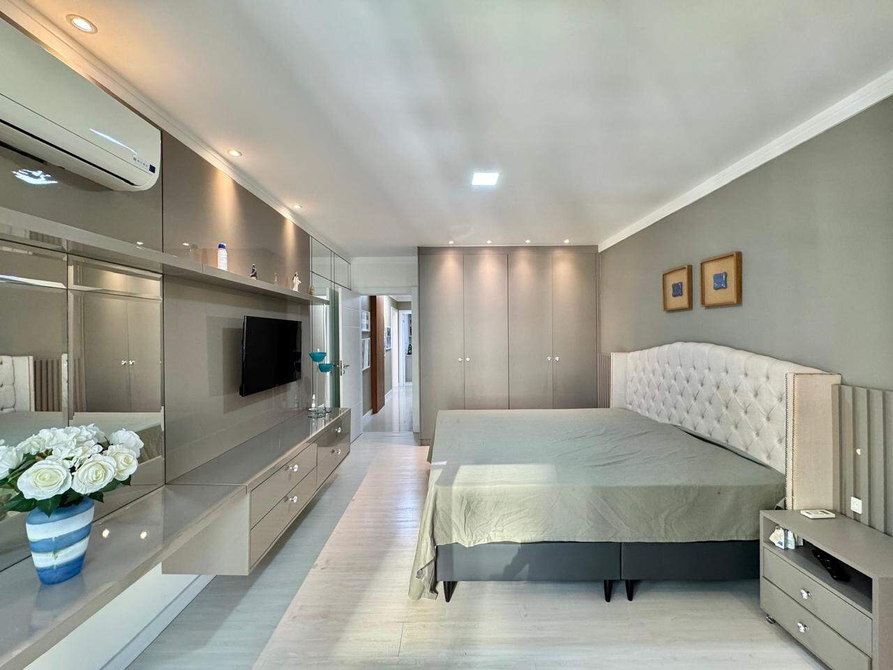 Apartamento à venda no Meia Praia: 