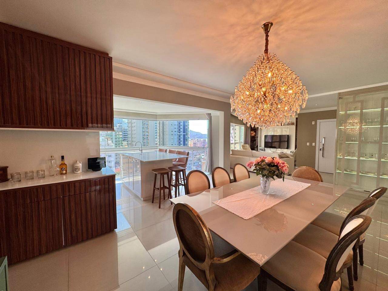 Apartamento à venda no Meia Praia: 