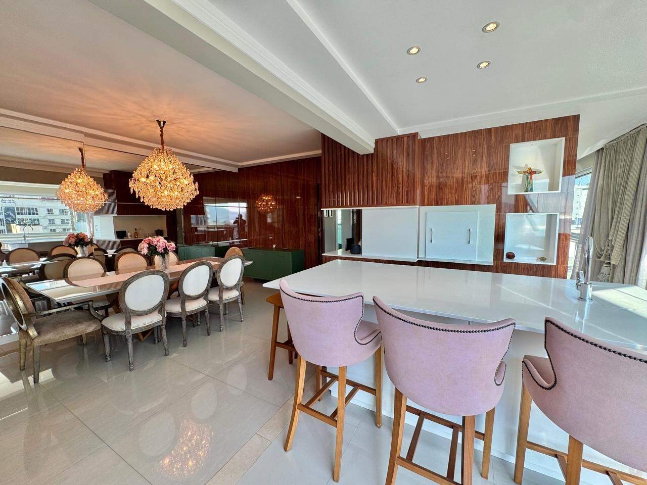 Apartamento à venda no Meia Praia: 