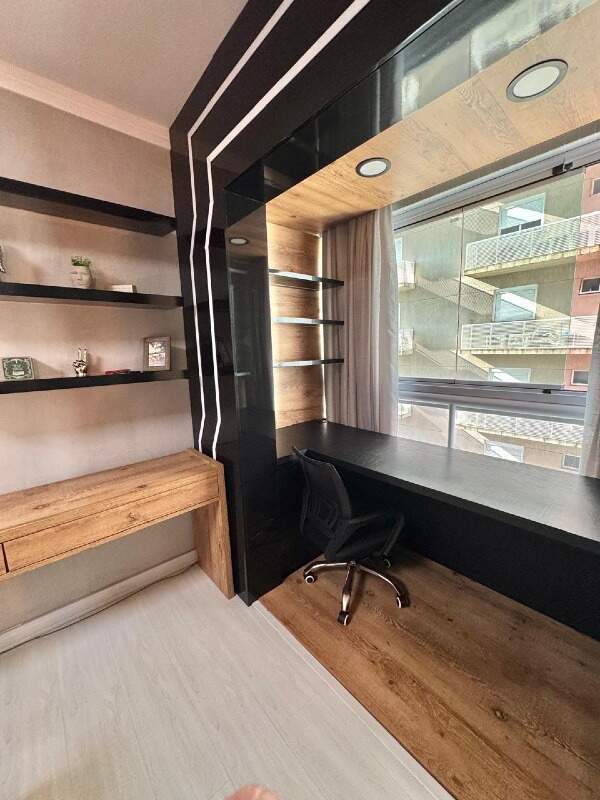 Apartamento à venda no Meia Praia: 