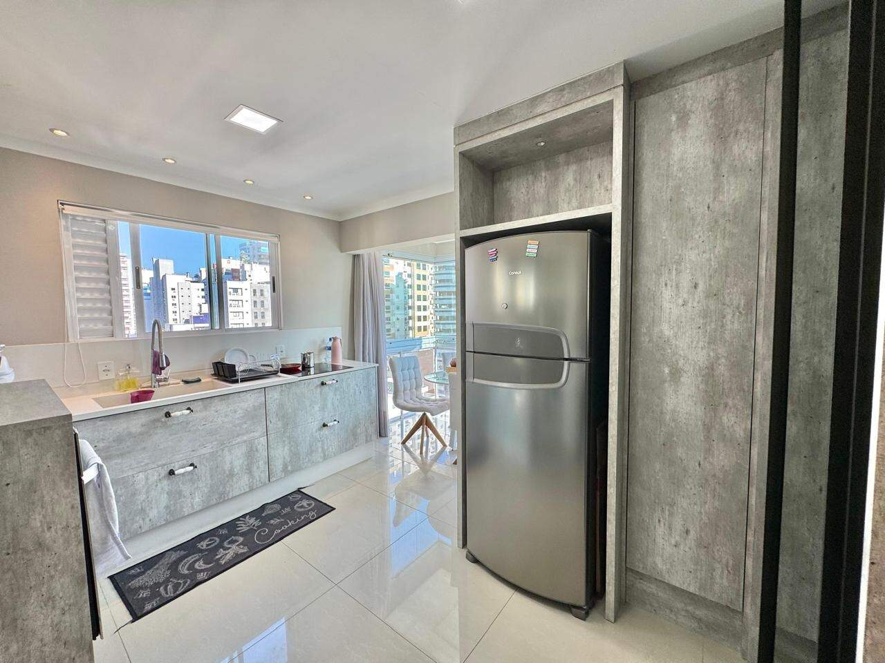 Apartamento à venda no Meia Praia: 
