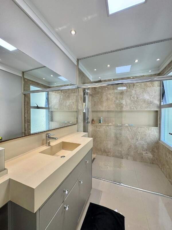 Apartamento à venda no Meia Praia: 