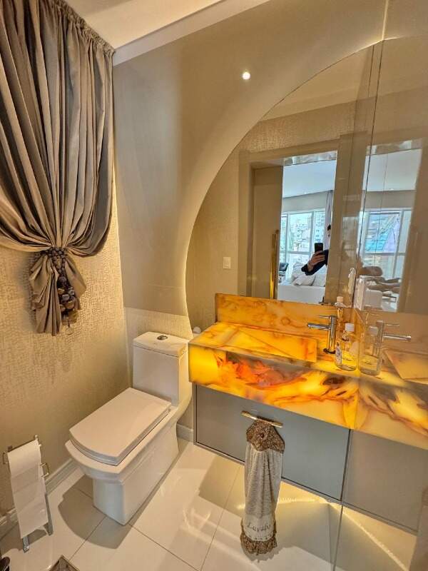 Apartamento à venda no Meia Praia: 