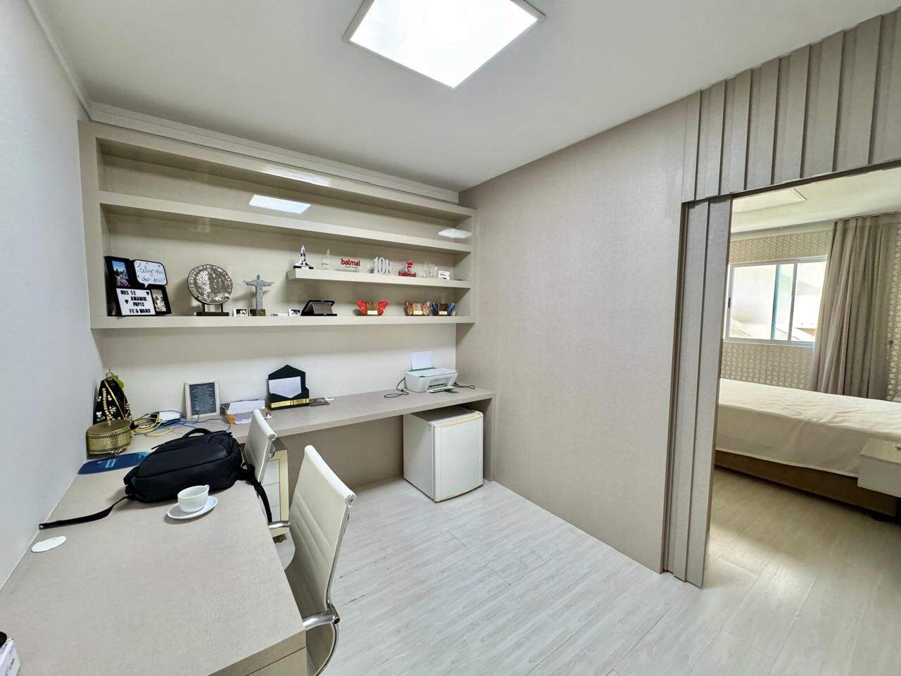 Apartamento à venda no Meia Praia: 