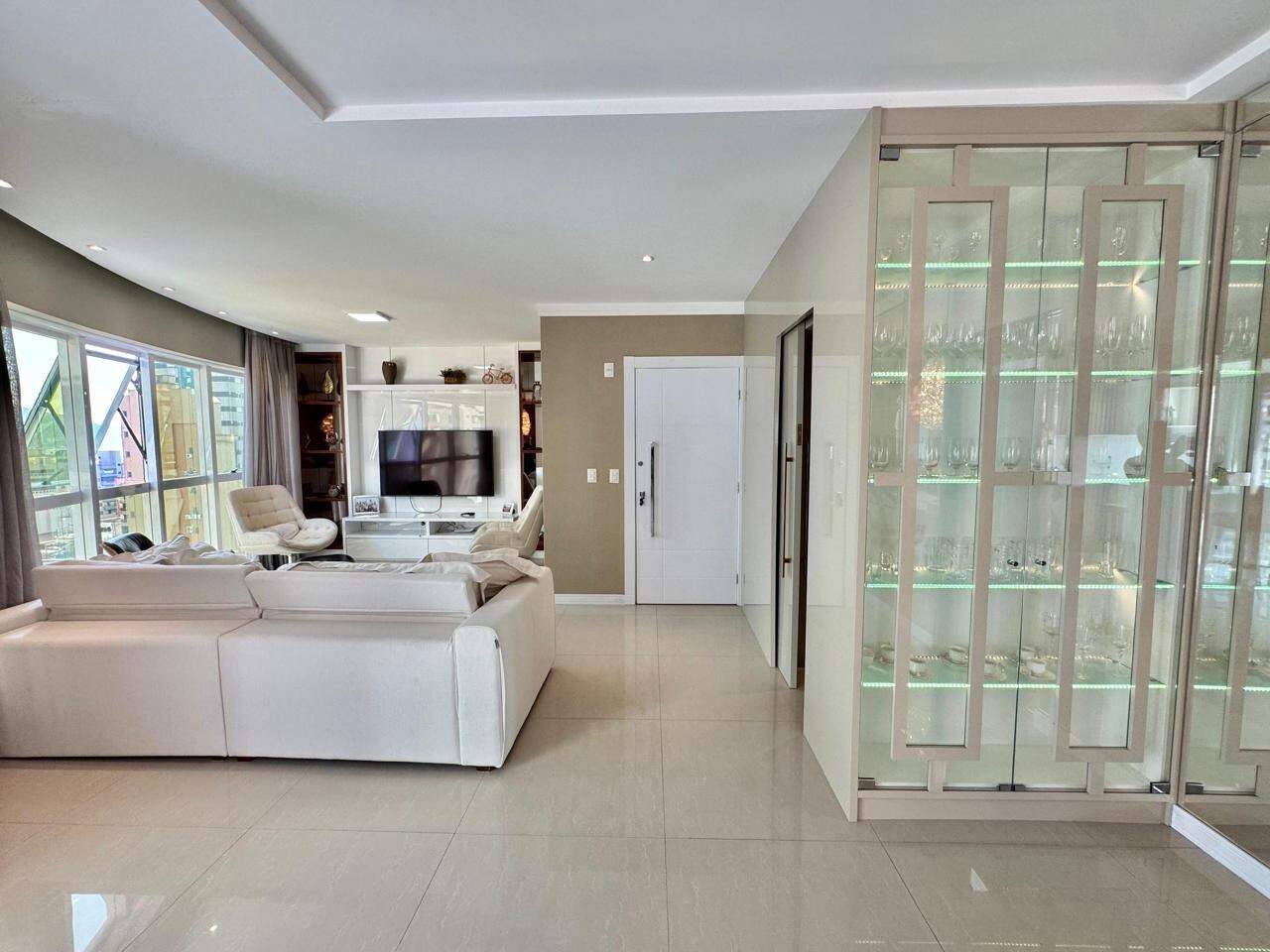 Apartamento à venda no Meia Praia: 
