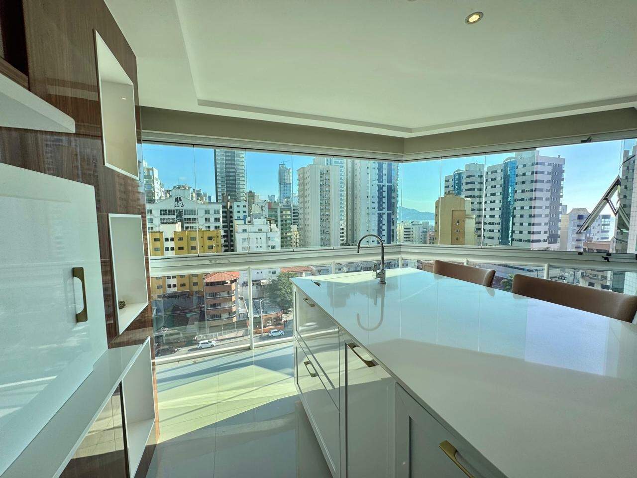 Apartamento à venda no Meia Praia: 