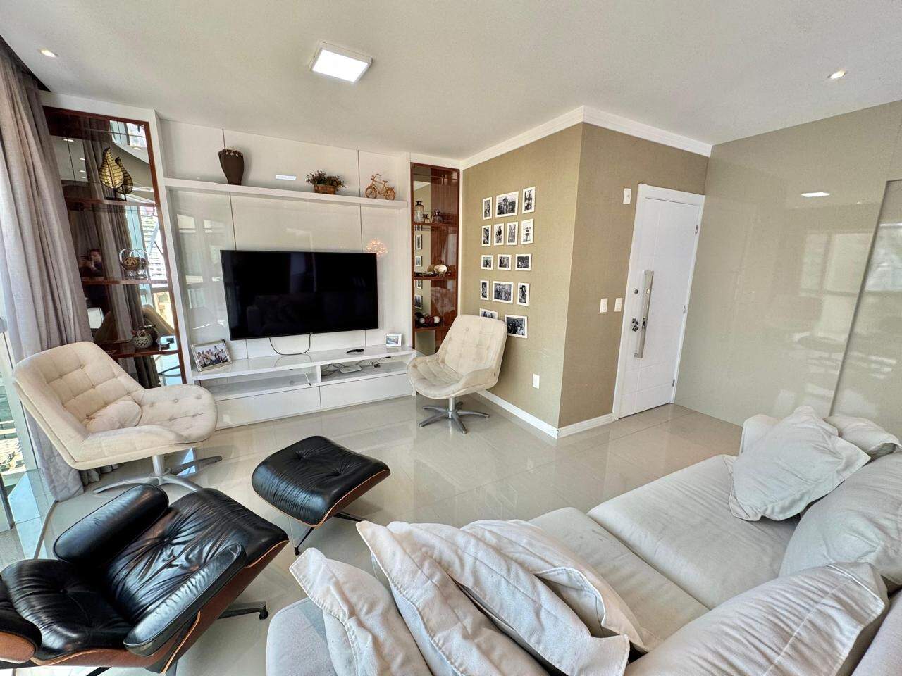 Apartamento à venda no Meia Praia: 