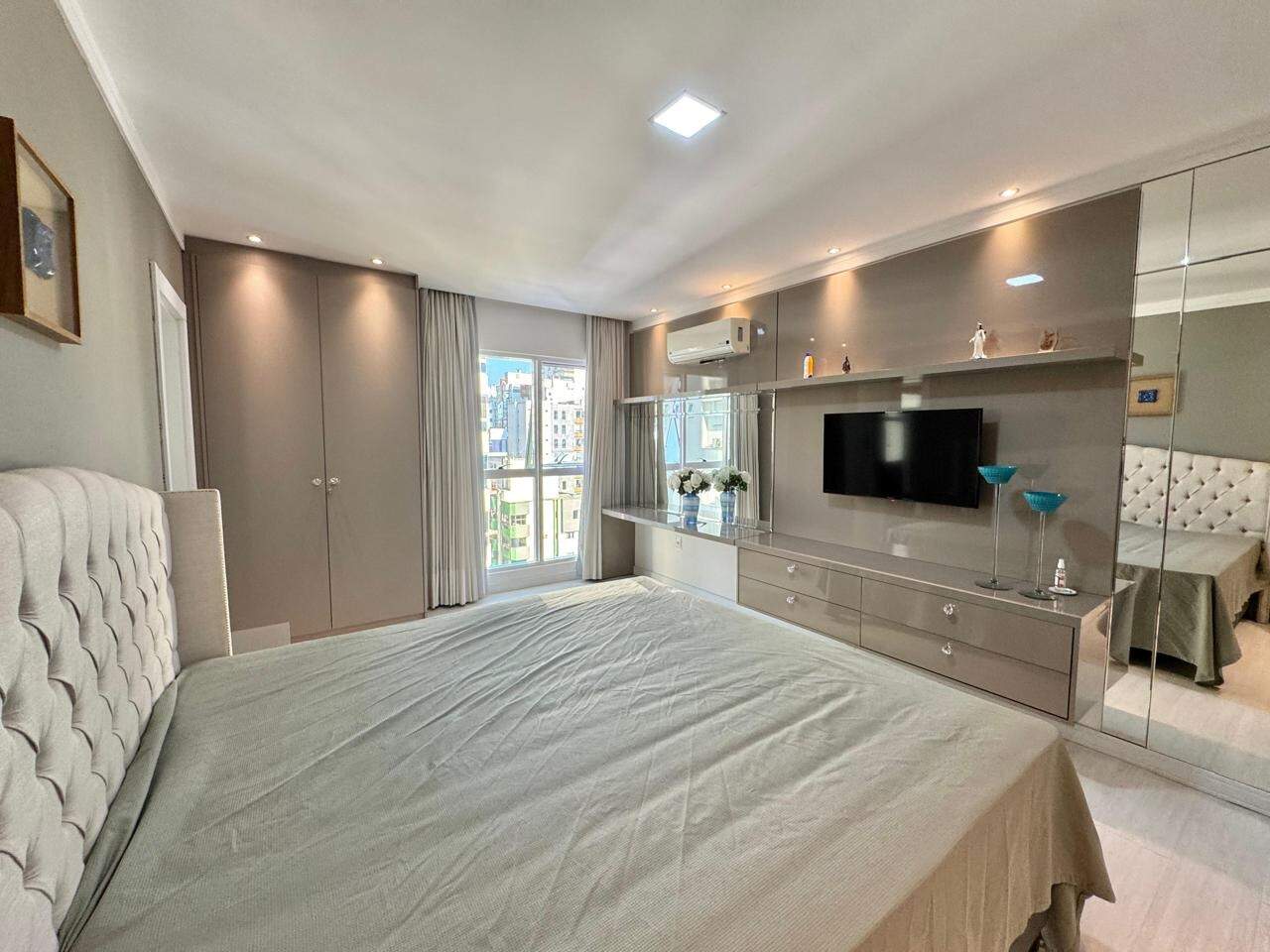 Apartamento à venda no Meia Praia: 