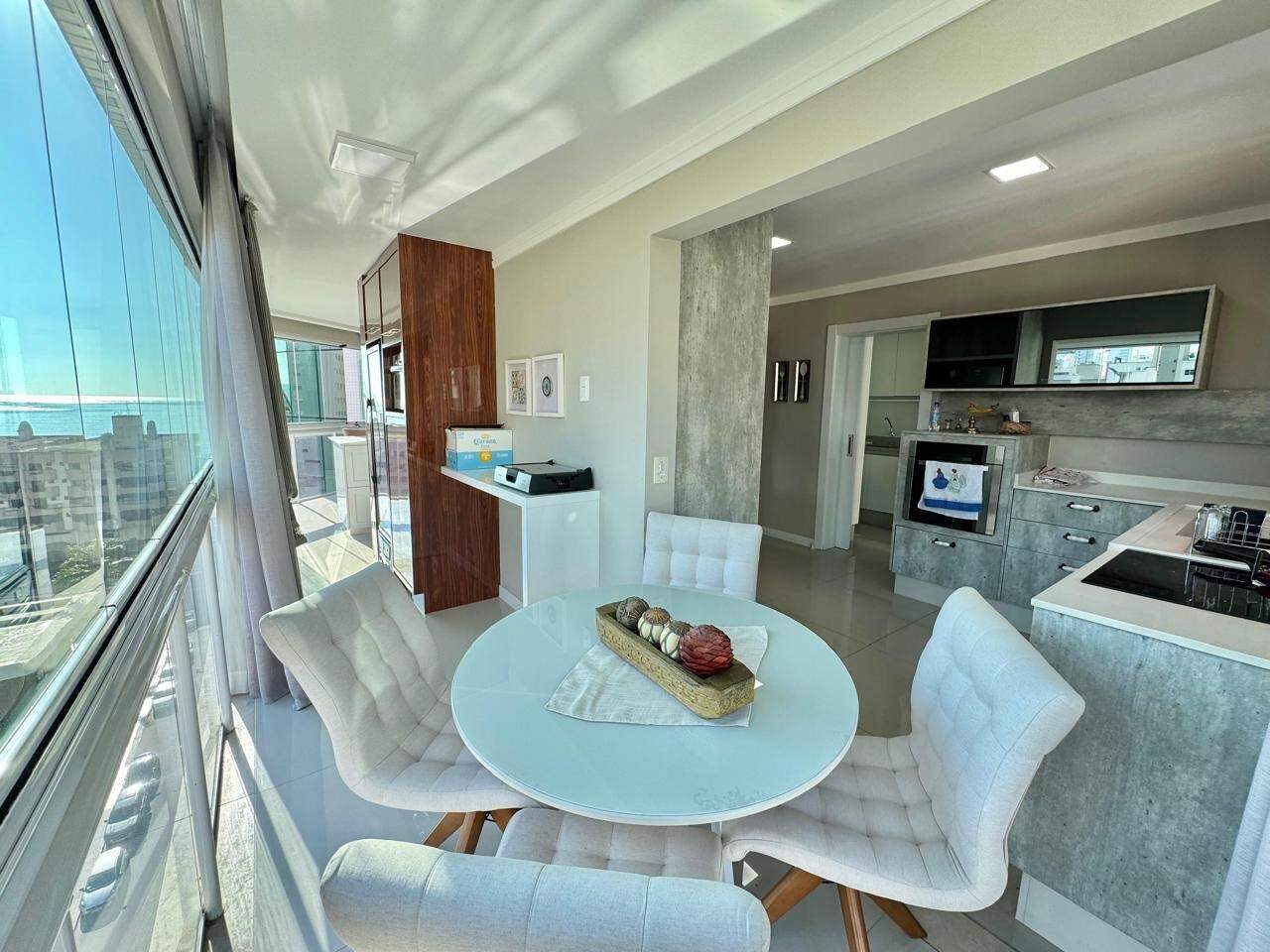 Apartamento à venda no Meia Praia: 