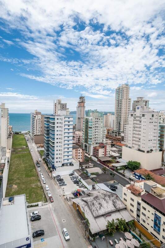 Apartamento à venda no Meia Praia: 