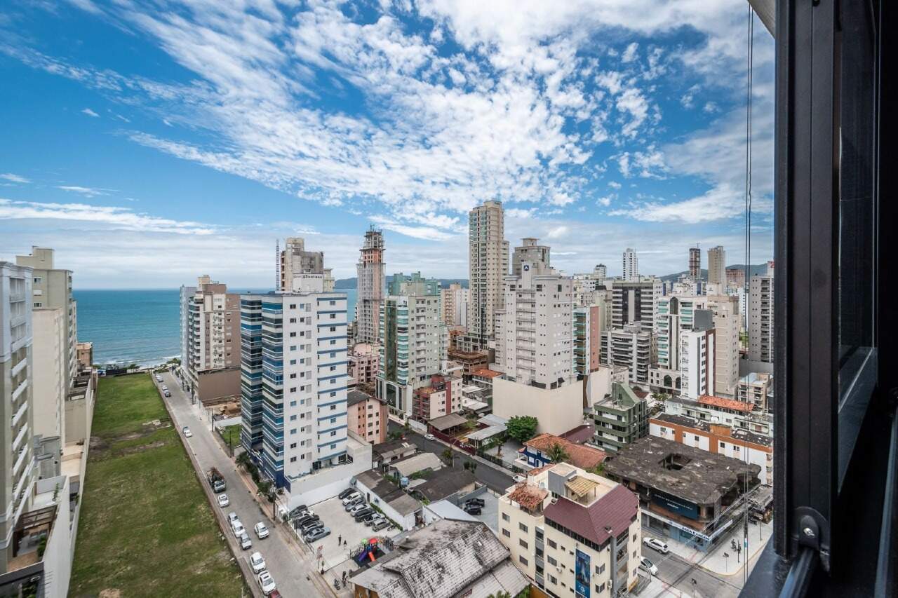 Apartamento à venda no Meia Praia: 