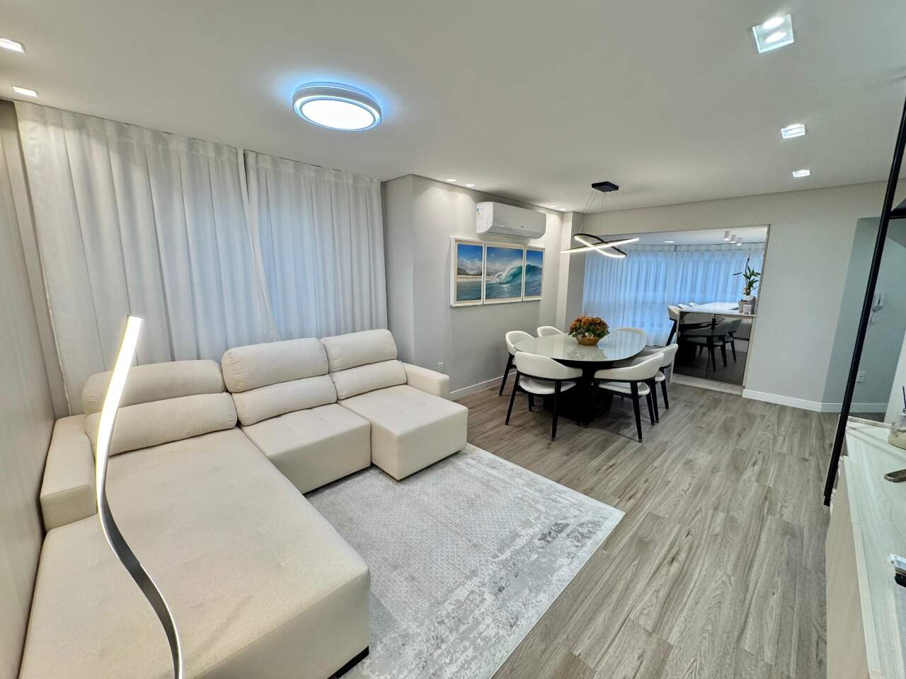 Apartamento à venda no Meia Praia: 