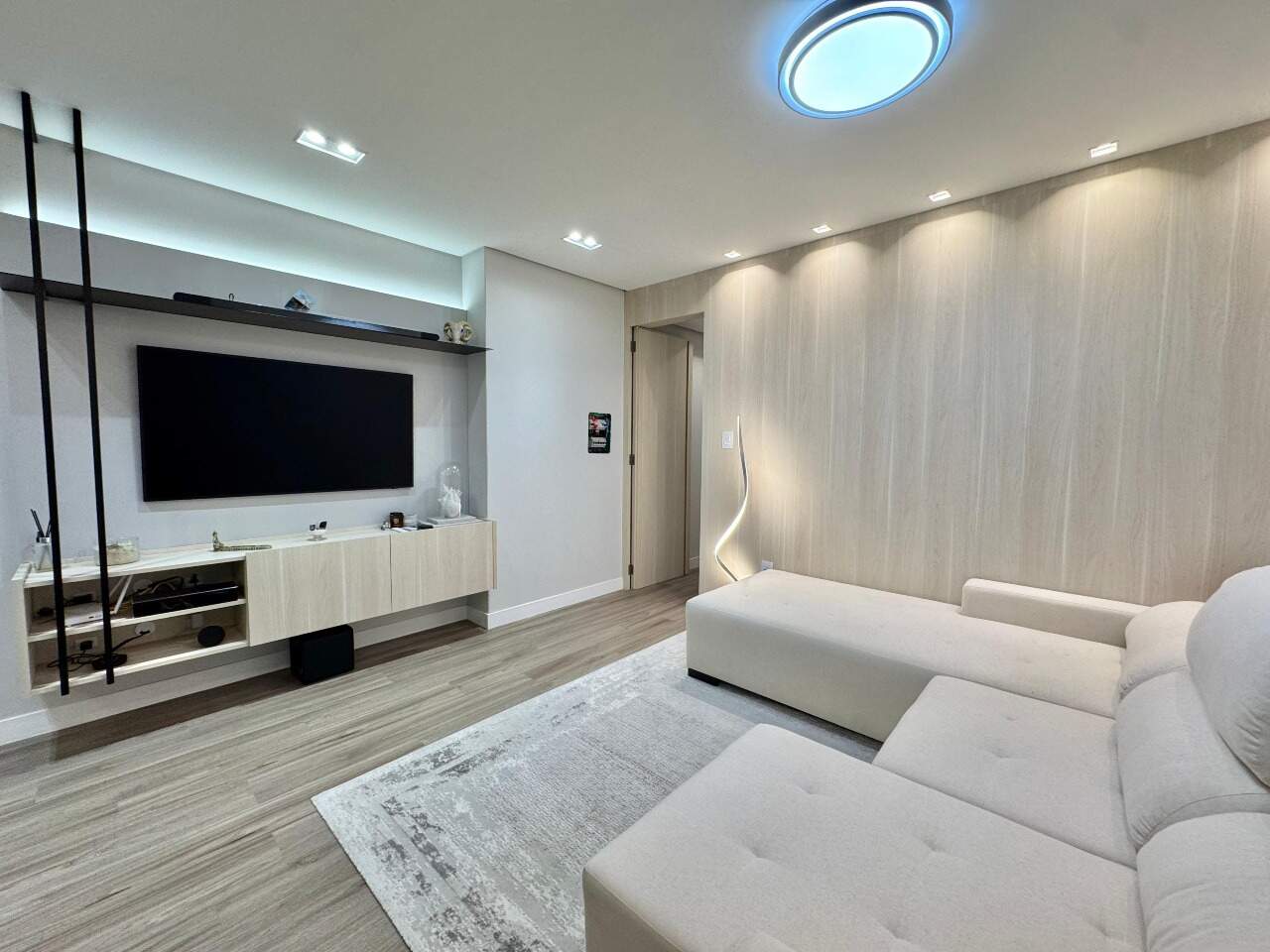 Apartamento à venda no Meia Praia: 