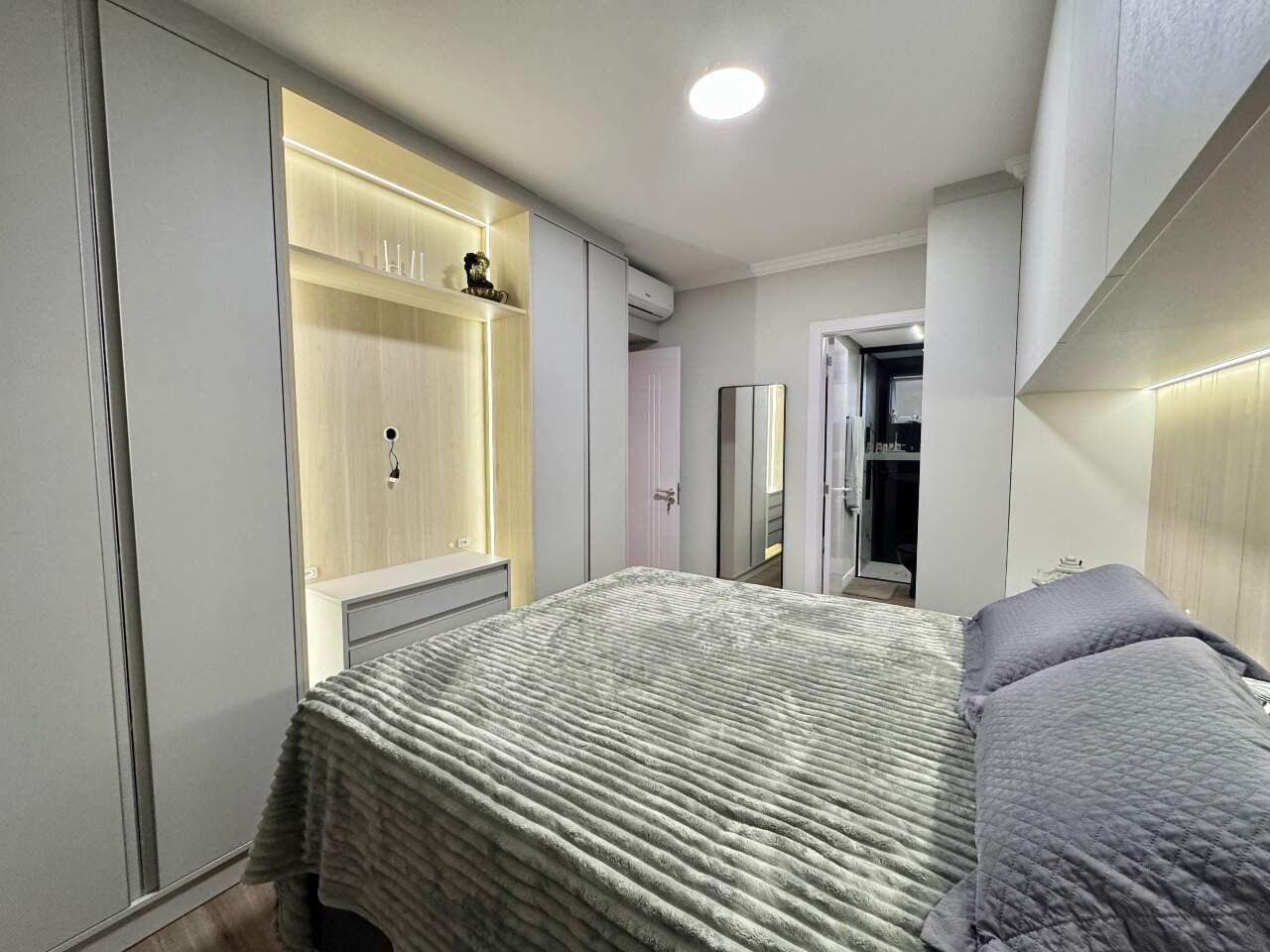 Apartamento à venda no Meia Praia: 