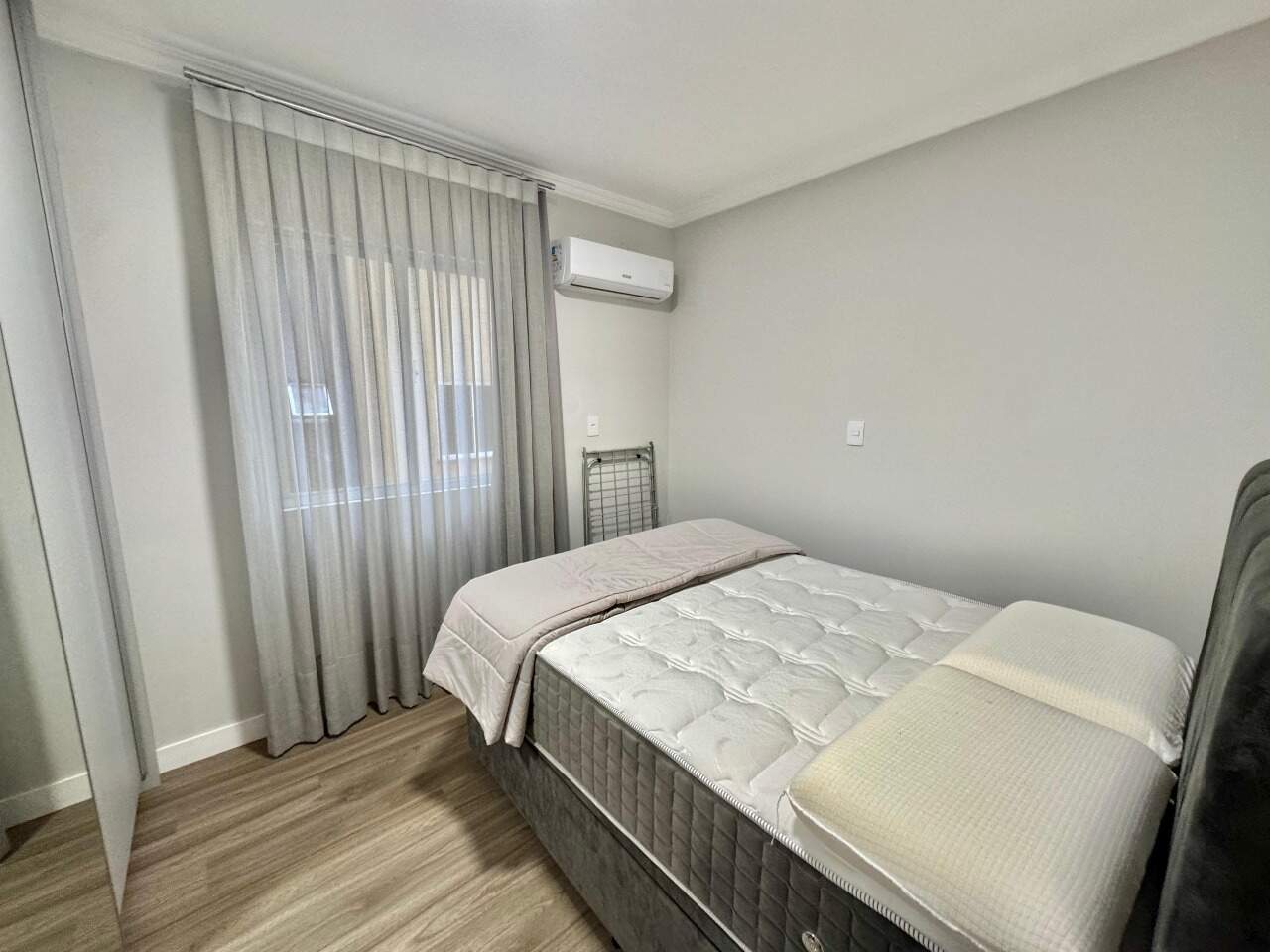 Apartamento à venda no Meia Praia: 