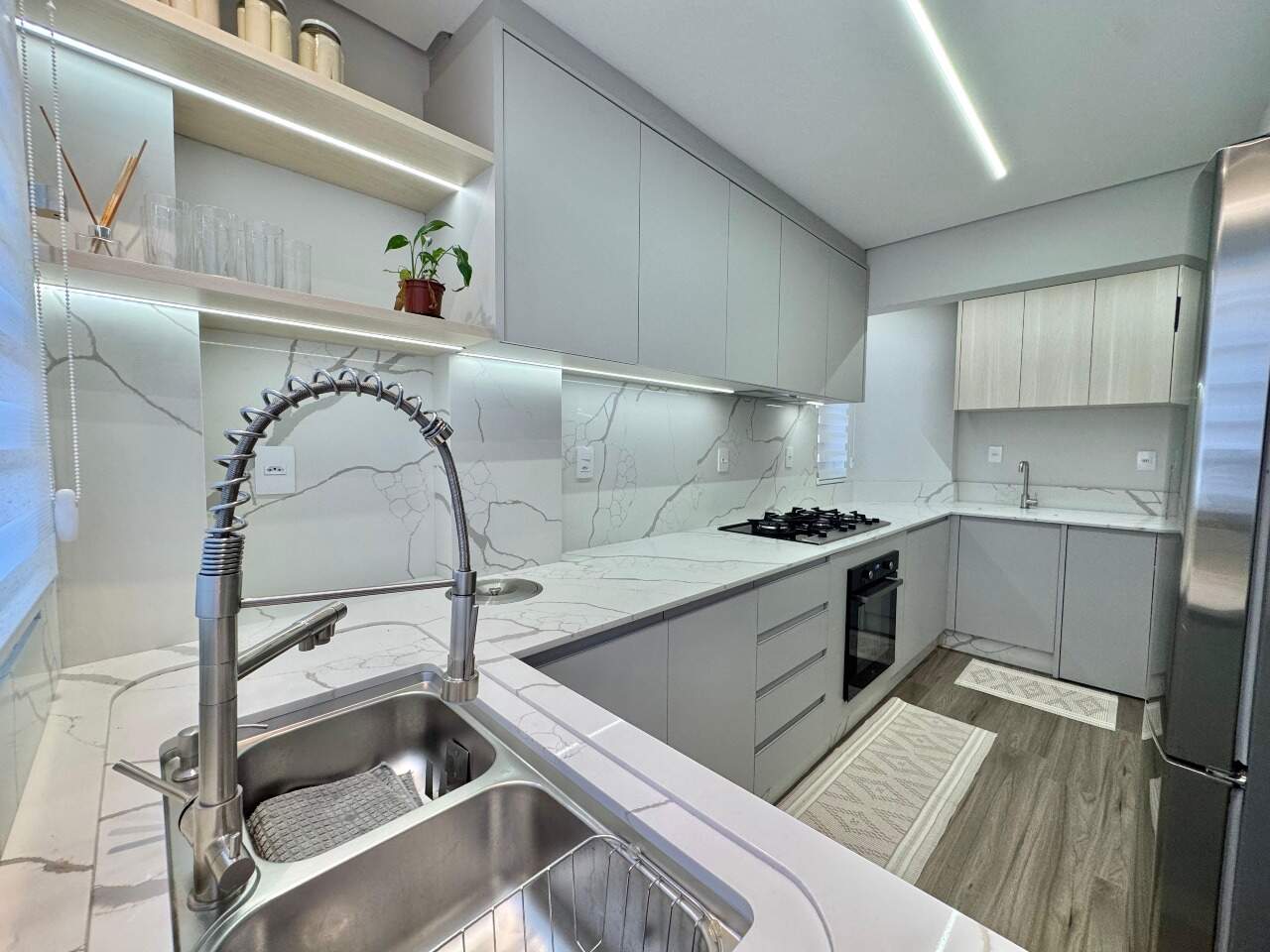 Apartamento à venda no Meia Praia: 
