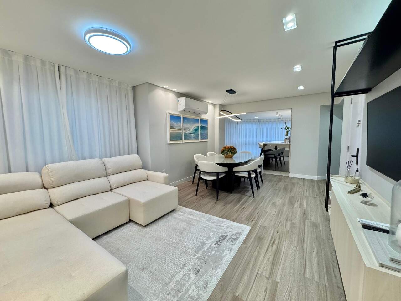 Apartamento à venda no Meia Praia: 