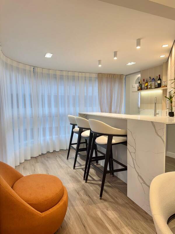 Apartamento à venda no Meia Praia: 
