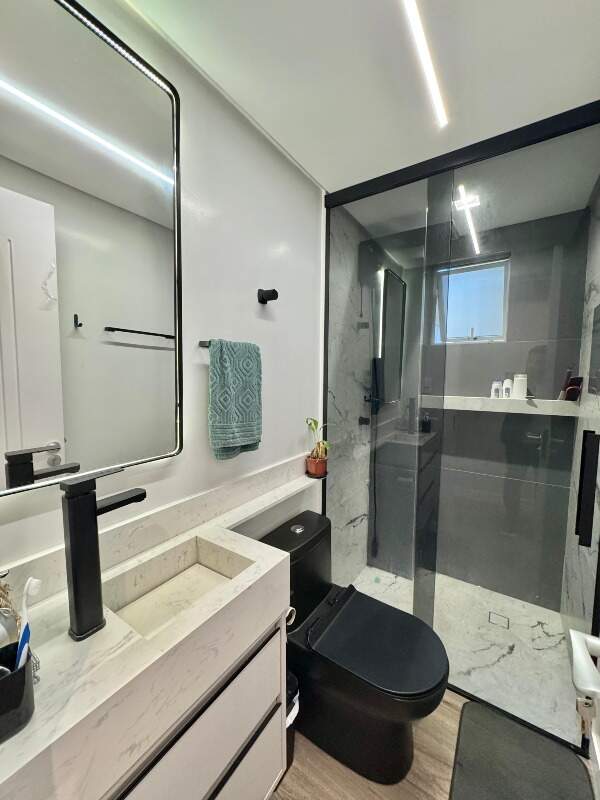 Apartamento à venda no Meia Praia: 