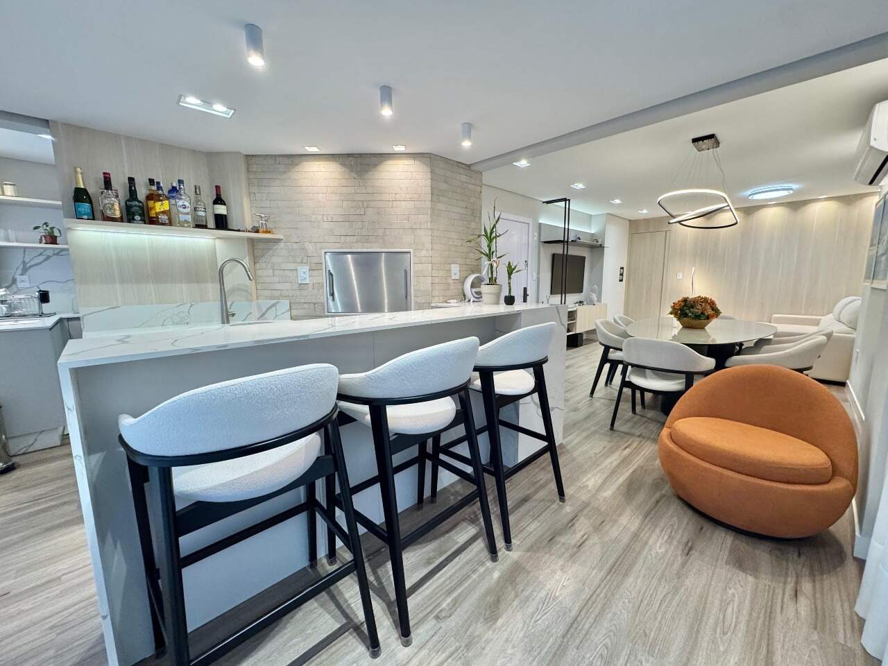Apartamento à venda no Meia Praia: 