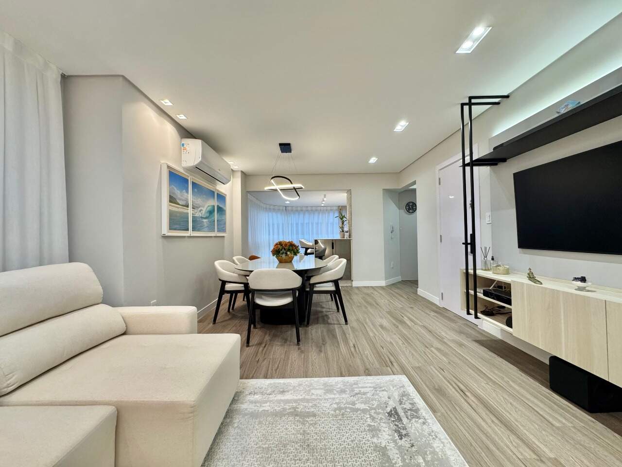 Apartamento à venda no Meia Praia: 