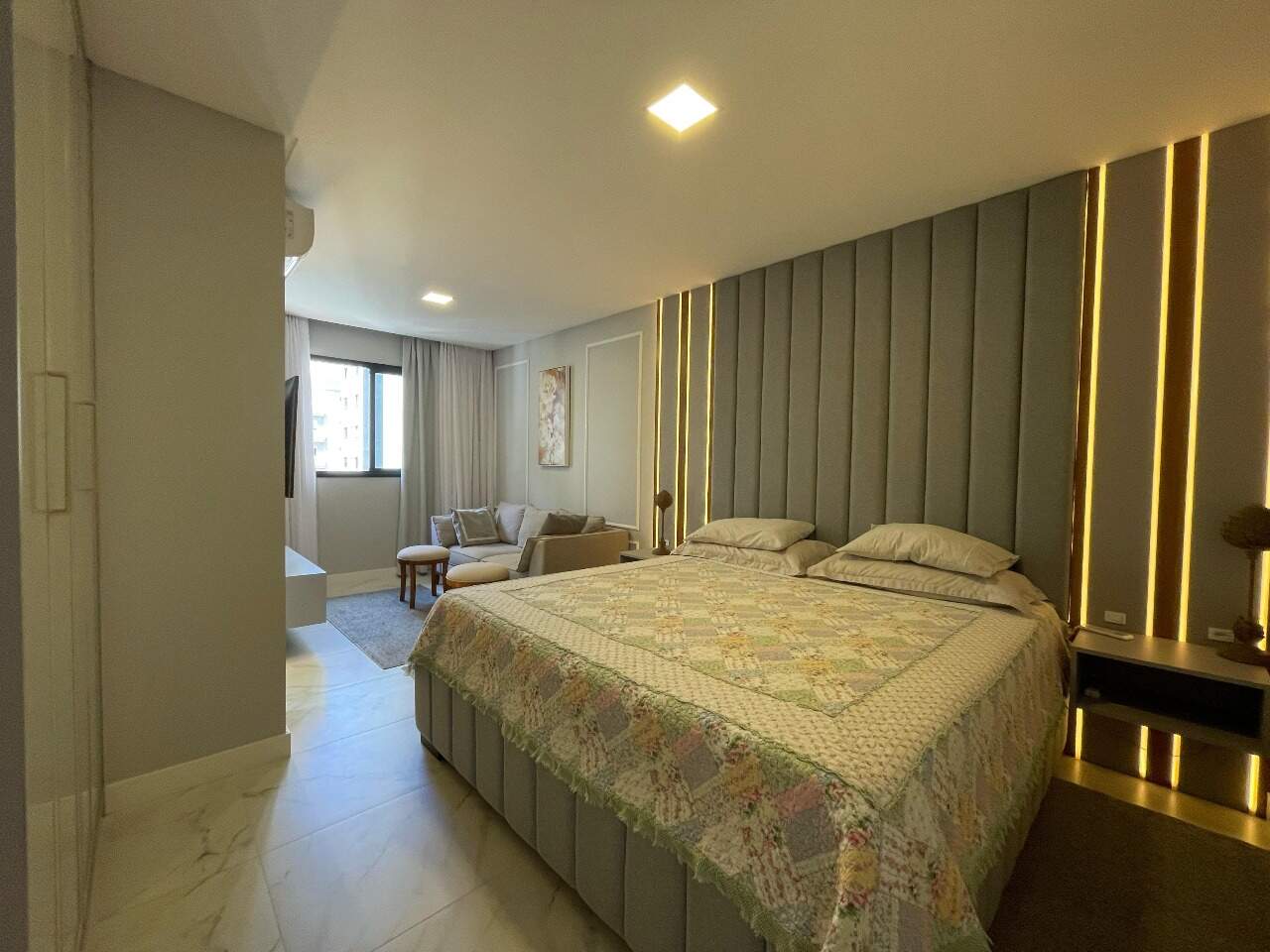 Apartamento à venda no Meia Praia: 
