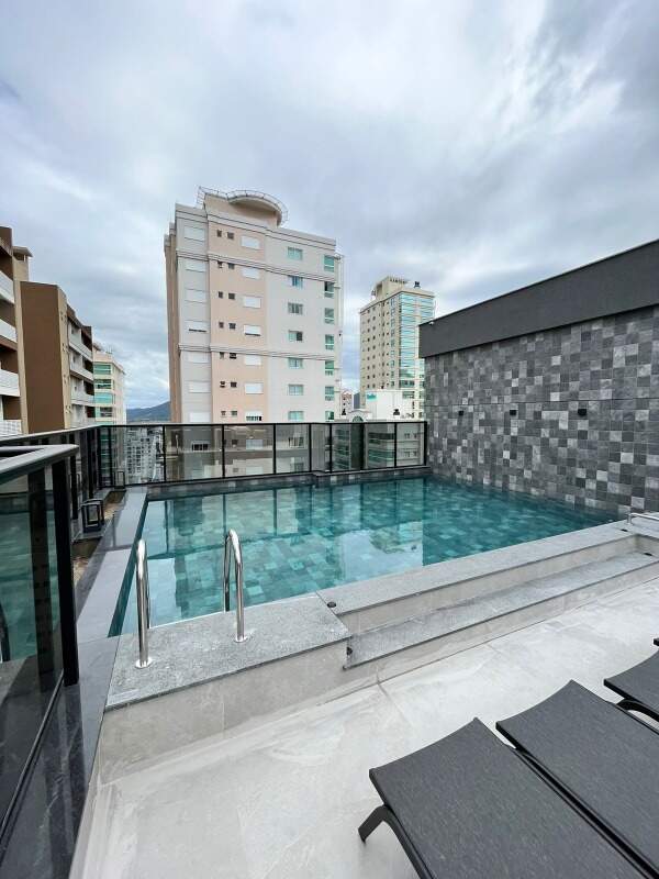 Apartamento à venda no Meia Praia: 