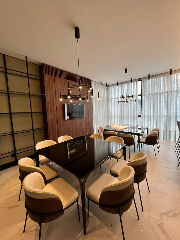 Apartamento à venda no Meia Praia: 