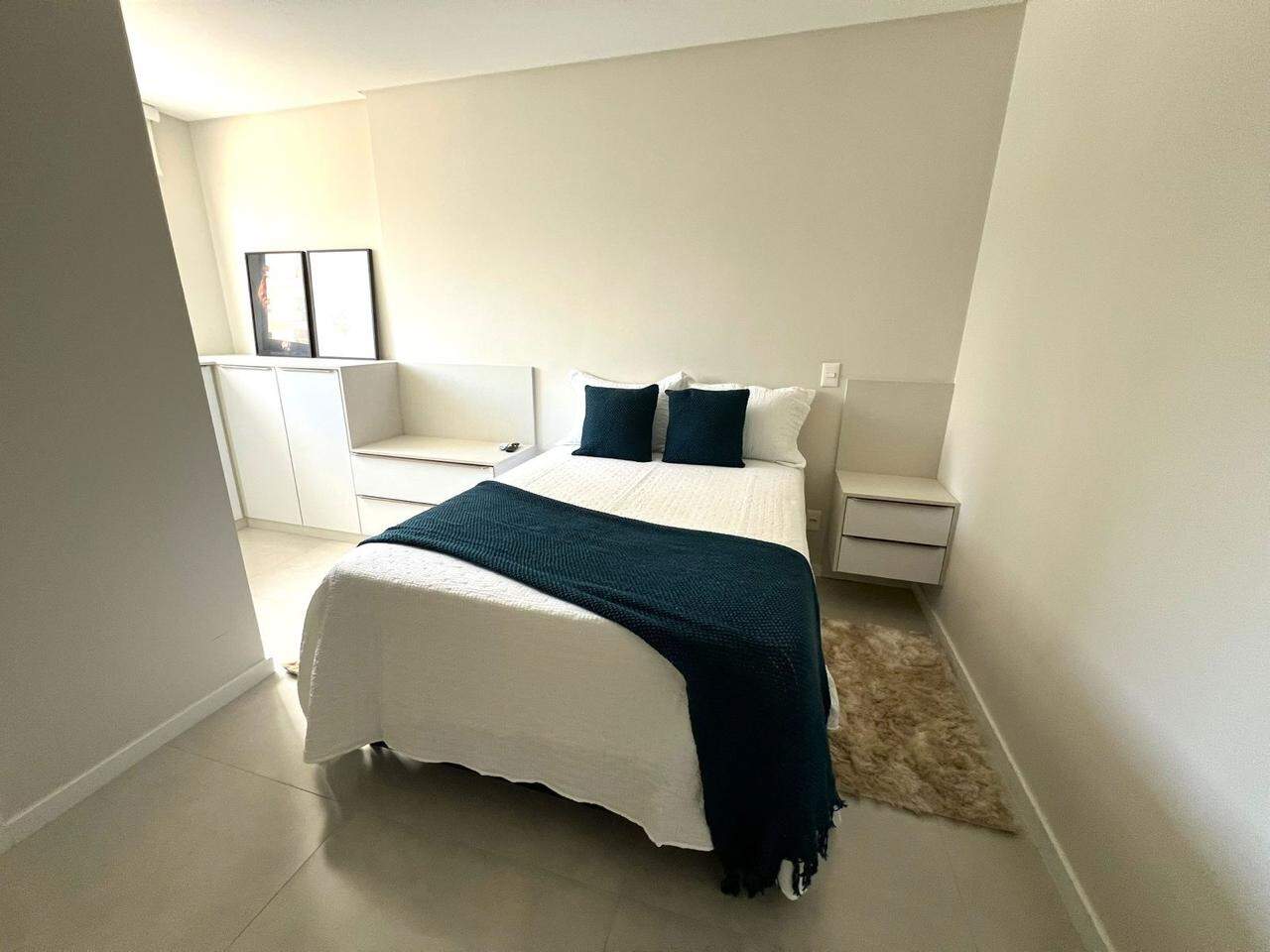 Apartamento à venda no Meia Praia: 