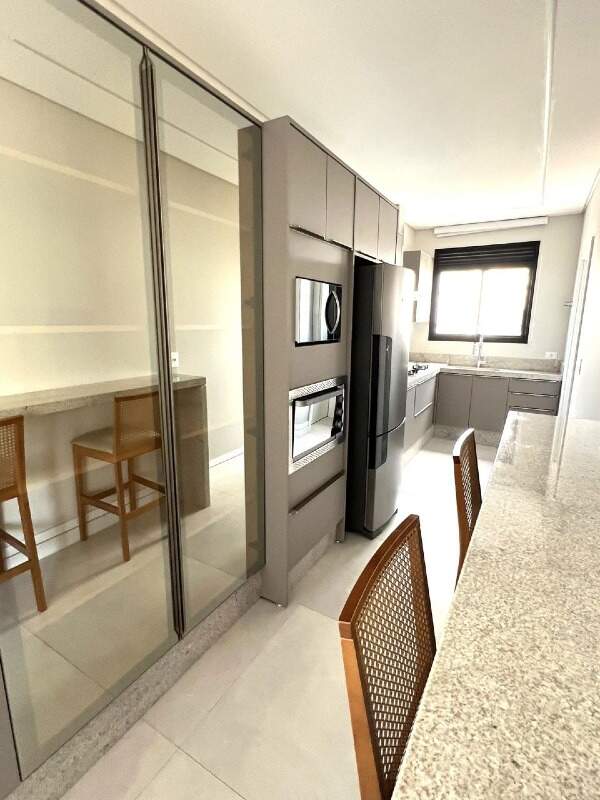 Apartamento à venda no Meia Praia: 