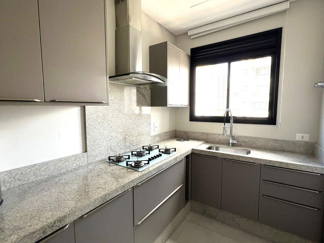 Apartamento à venda no Meia Praia: 