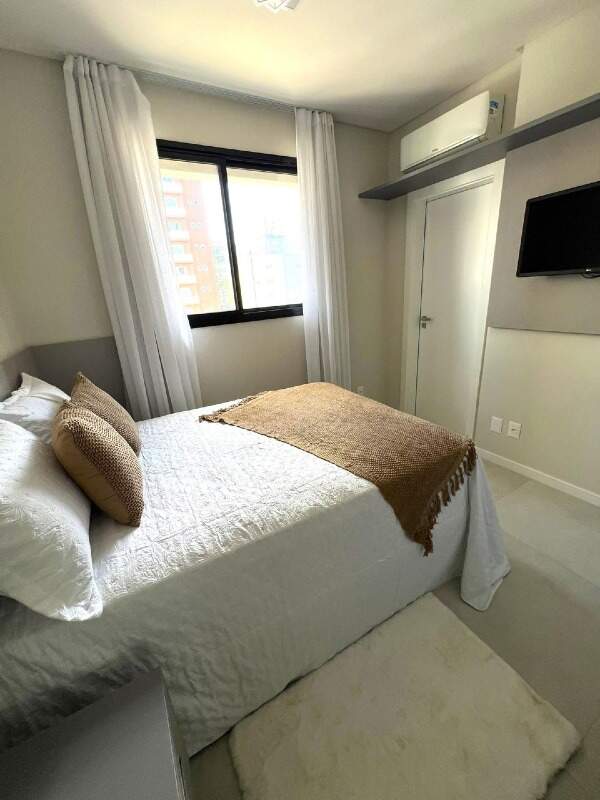 Apartamento à venda no Meia Praia: 
