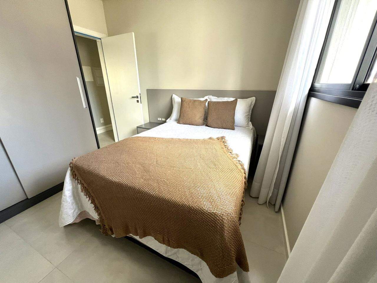 Apartamento à venda no Meia Praia: 