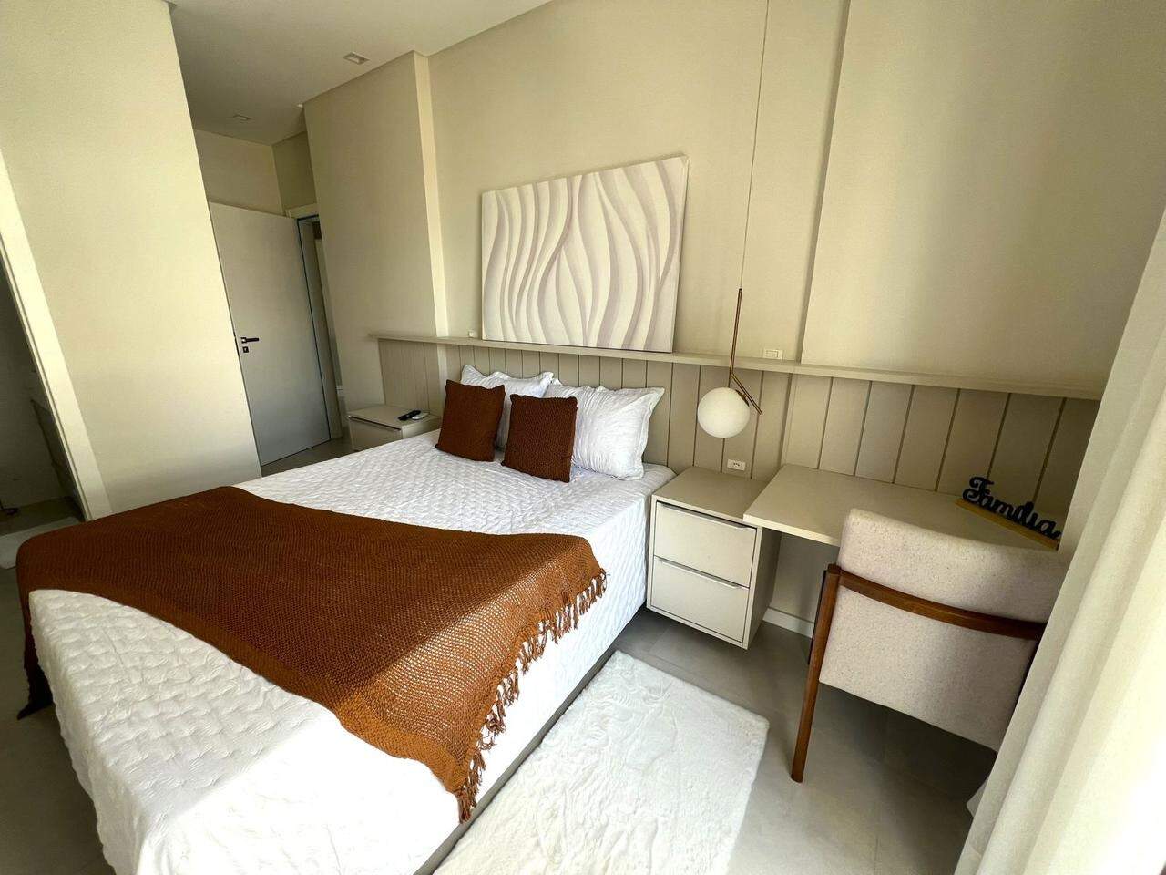Apartamento à venda no Meia Praia: 