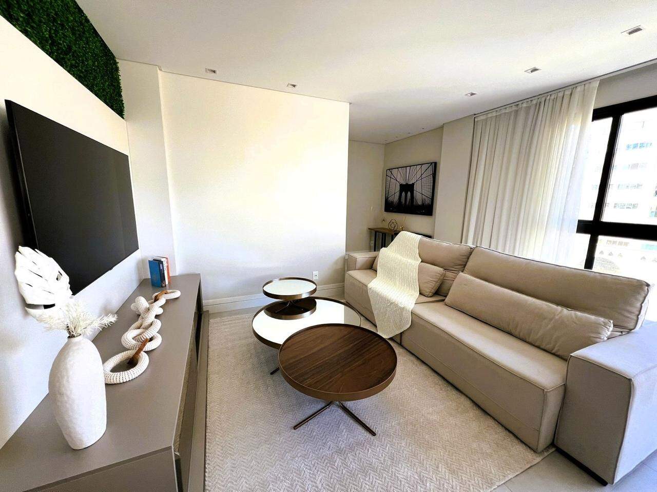 Apartamento à venda no Meia Praia: 